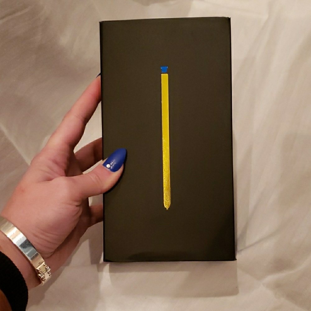 BRAND NEW IN BOX. NEVER USED.128GB NOTE9. BLUE.